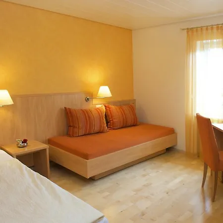 Zum Kreuz Fogadó Neuenburg am Rhein