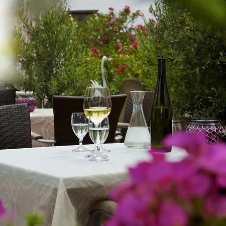 Fogadó Zum Kreuz Neuenburg am Rhein